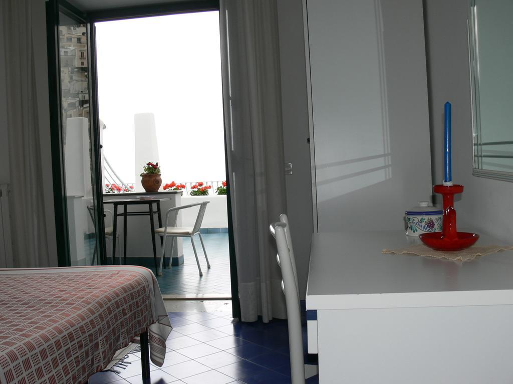 La Tavolozza Residence Positano Szoba fotó